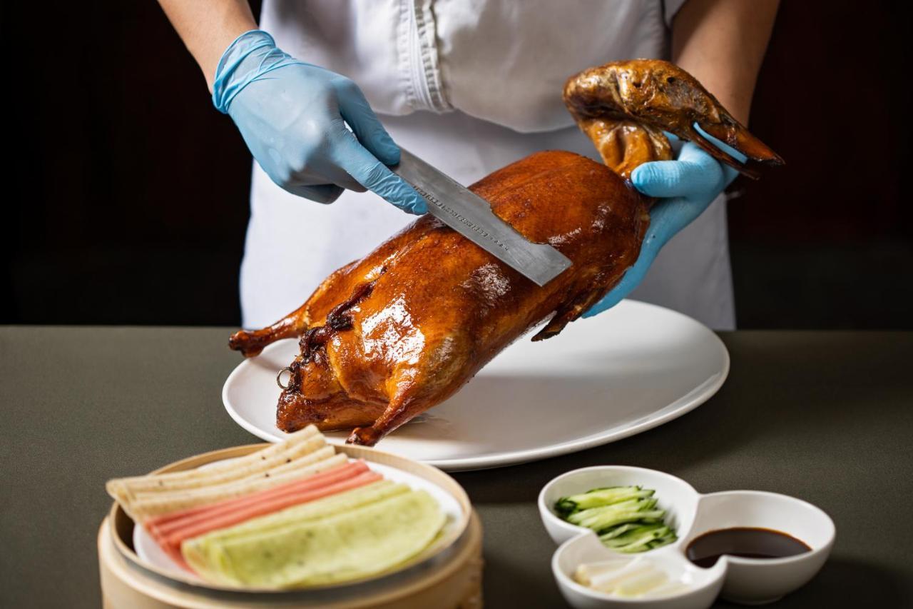 فندق أمباسادور، سنشو مدينة هسينشو المظهر الخارجي الصورة Peking duck being prepared